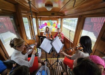 Muzycy Filharmonii Gorzowskiej zagrają w tramwaju 13 Muzycy Filharmonii Gorzowskiej zagrają w tramwaju Radio Zachód - Lubuskie