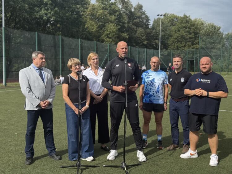 Orlikowe przyspieszenie. Minister sportu i turystyki w Krośnie Odrzańskim 9 Orlikowe przyspieszenie. Minister sportu i turystyki w Krośnie Odrzańskim Radio Zachód - Lubuskie