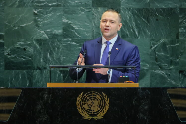 Prezydent Karol Nawrocki przemawia podczas debaty generalnej 80. Sesji Zgromadzenia Ogólnego ONZ w Nowym Jorku (PAP/Leszek Szymański)