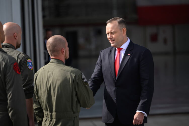 Nawrocki: 10 września zdaliśmy test politycznej i partnerskiej solidarności 9 Prezydent Karol Nawrocki podczas wizyty na terenie 31. Bazy Lotnictwa Taktycznego Poznań-Krzesiny (PAP/Jakub Kaczmarczyk)
