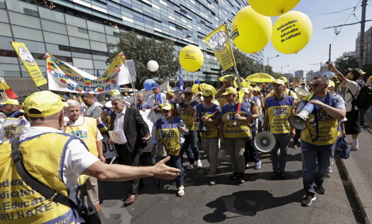 W Rumunii protestują nauczyciele 9 Protest nauczycieli w Rumunii (PAP/EPA/ROBERT GHEMENT)