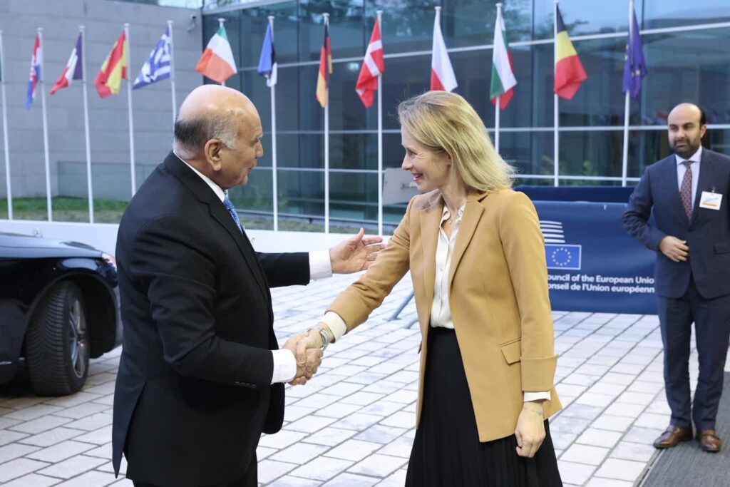 Kaja Kallas przed budynkiem Parlamentu Europejskiego w Luksemburgu (x.com/kajakallas)