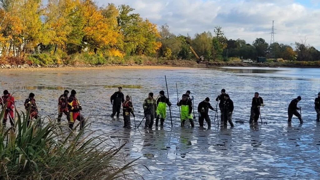 Policjanci kontynuują poszukiwania zaginionej Karoliny Wróbel. Fot. Policja Śląska/FB