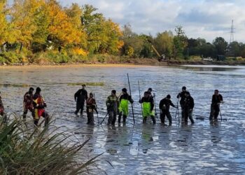 Policjanci kontynuują poszukiwania zaginionej Karoliny Wróbel. Fot. Policja Śląska/FB