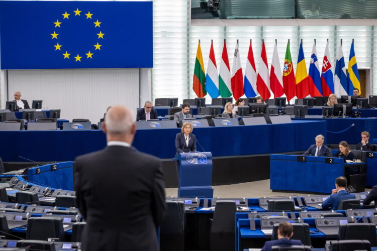 Kohut: Polska ma być zwolniona z relokacji migrantów 9 Posiedzenie Europarlamentu (PAP/EPA/CHRISTOPHE PETIT TESSON)