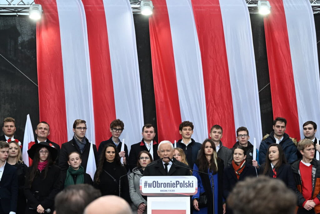 Jarosław Kaczyński na marszu w Warszawie przeciwko imigrantom i umowie z Mercosurem (PAP/Radek Pietruszka)