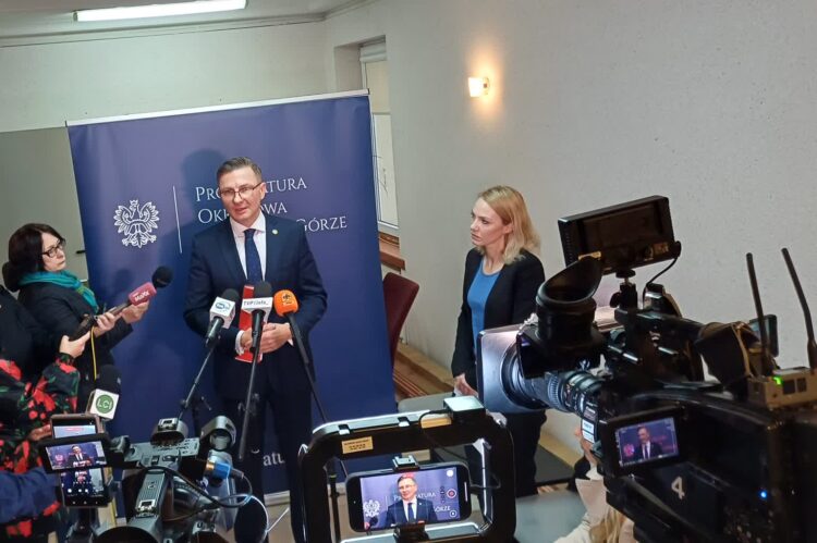 Konferencja prasowa w Prokuraturze Okręgowej w Zielonej Górze. Na zdjęciu Robert Kmieciak i Ewa Antonowicz (fot. Piotr Bakselerowicz)