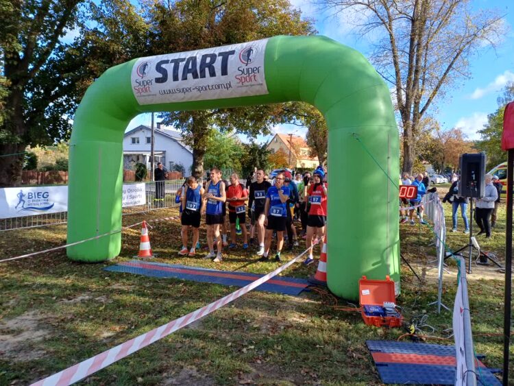Biegali o Błękitną Wstęgę Bobru 9 fot. S. Kordyjalik