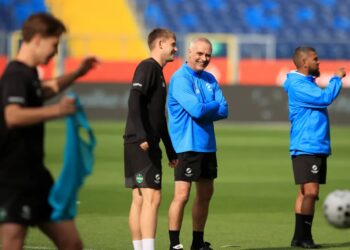 Selekcjoner reprezentacji Nowej Zelandii Darren Bazeley. Fot. PAP/Jarek Praszkiewicz