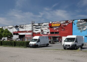 Prokuratura: trzech Ukraińców skazanych za udział w grupie terrorystycznej 10 Warszawa. Hala przy ul. Marywilskiej 44 po pożarze. Fot. Wikipedia