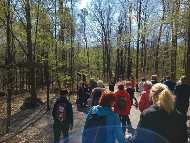 Żarski PTTK zaprasza seniorów na spacery w terenie i gimnastykę 9 fot. K.Gonera