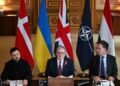 Od lewej: Wołodymyr Zełenski, Keir Starmer i Mark Rutte. Fot. EPA/Chris J. Ratcliffe / POOL