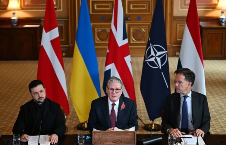 Spotkanie przywódców tzw. koalicji chętnych na rzecz Ukrainy w Londynie 9 Od lewej: Wołodymyr Zełenski, Keir Starmer i Mark Rutte. Fot. EPA/Chris J. Ratcliffe / POOL