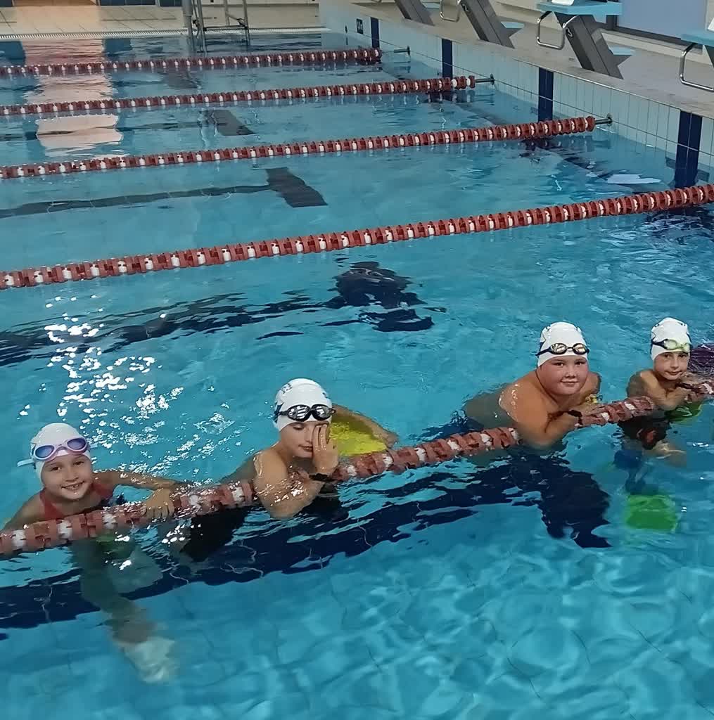 Żaglica 15 na basenie.jpg