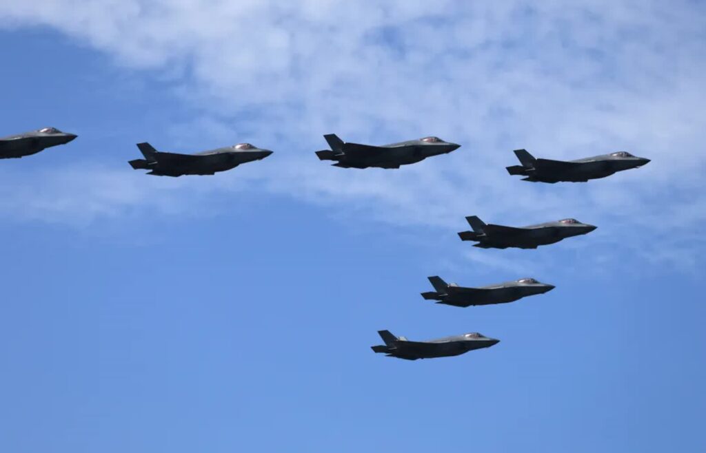 Myśliwce F-35. Fot. PAP/EPA/ JEON HEON-KYUN