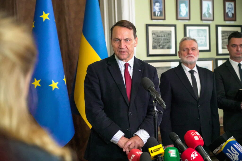 Radosław Sikorski z wizytą we Lwowie (PAP/Vitaliy Hrabar)