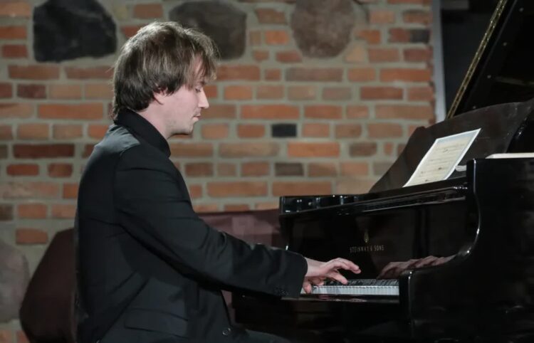 Konkurs Chopinowski. W piątkowej porannej sesji wystąpi trzech Polaków 9 Pianista Andrzej Wierciński. Fot. PAP/Tomasz Gzell