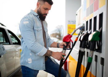 W przyszłym tygodniu ceny na stacjach paliw powinny zacząć spadać 12 Fot. Freepik