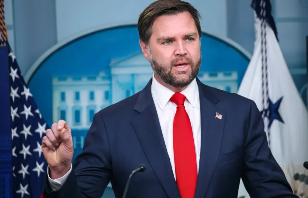 USA mają sposób na Rosję. Vance: to bardziej skuteczne niż sankcje 2 Wiceprezydent USA J.D. Vance. Fot. PAP/EPA/SAMUEL CORUM / POOL