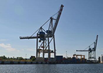 Incydent w pobliżu portu w Szczecinie. Premier o rosyjskich prowokacjach 11 Port w Szczecinie. Fot. PAP/Marcin Bielecki