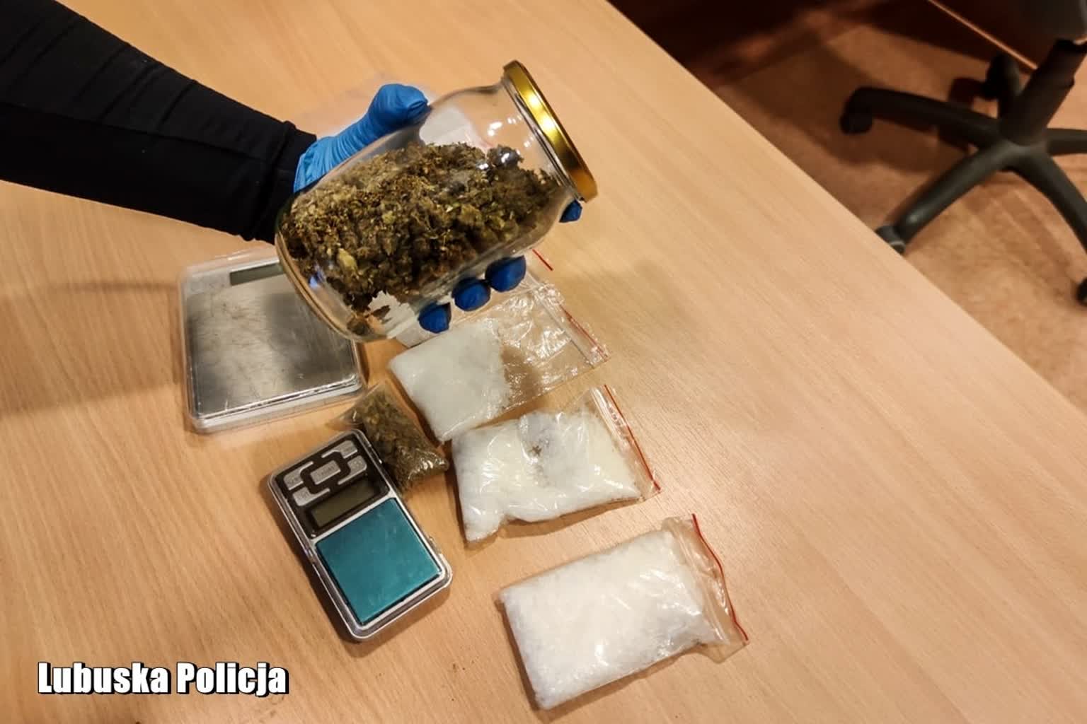 Areszt i do 10 lat za posiadanie środków odurzających i psychotropy