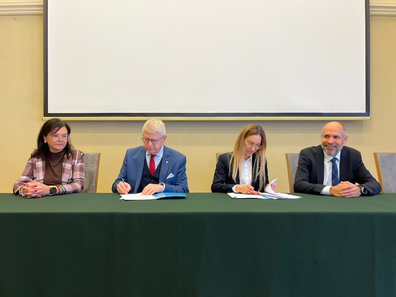 Uniwersytet Zielonogórski nawiązał współpracę z firmą Leks Radio Zachód - Lubuskie