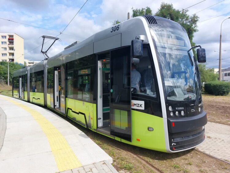 Tramwaj z rogalami na gorzowskich torowiskach Radio Zachód - Lubuskie