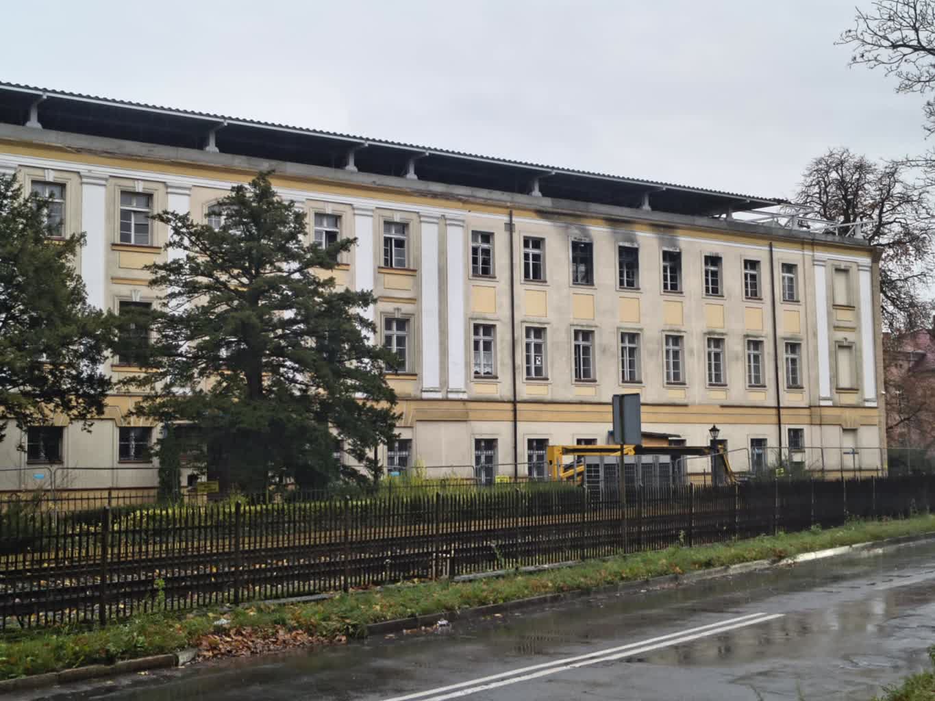 Akademia zabezpiecza spalony budynek Radio Zachód - Lubuskie