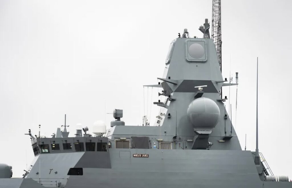 Okręt wojenny Niels Juel Fot. PAP/EPA/EMIL HELMS