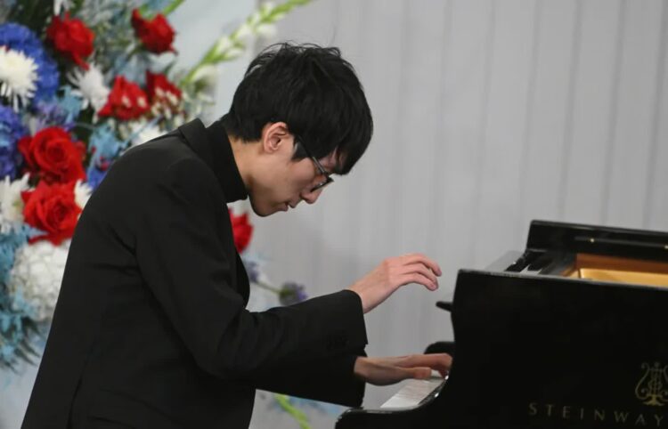 Eric Lu przy fortepianie Fot. PAP/Marcin Obara