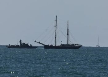 Okręt Flotylli Sumud. Fot. PAP/EPA/ATEF SAFADI