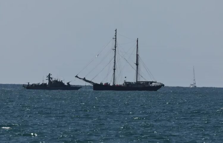 Okręt Flotylli Sumud. Fot. PAP/EPA/ATEF SAFADI
