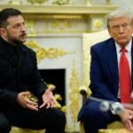 Wołodymyr Zełenski (L) i Donald Trump (P). Fot. EPA/AARON SCHWARTZ / POOL