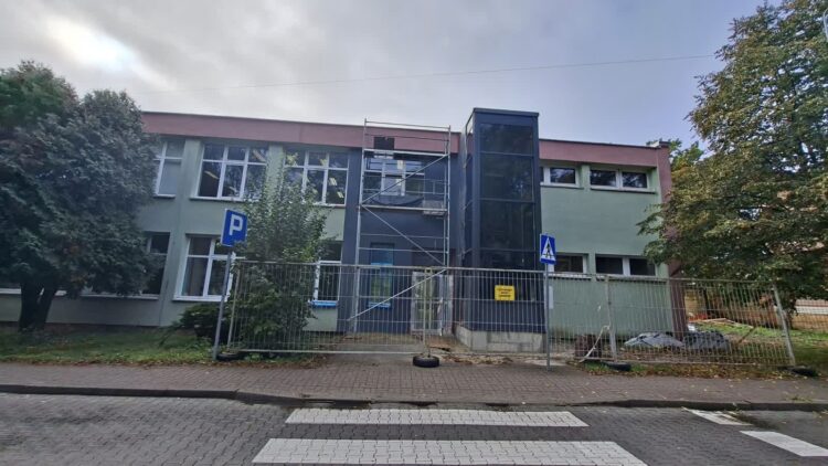 Lubsko usuwa bariery dostępności w budynku biblioteki 9 fot. UM Lubsko