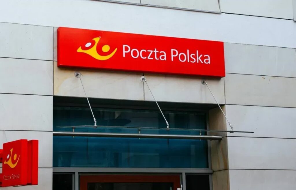 Poczta Polska ostrzega przed fałszywymi e-mailami o przesyłkach. "Spoofing zaufania" 3 Placówka Poczty Polskiej, PAP/Albert Zawada
