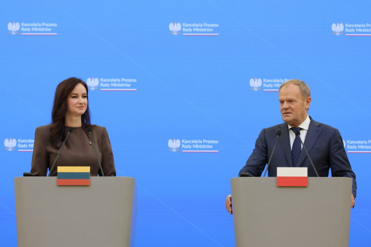 Premier Donald Tusk i premier Litwy Inga Ruginiene (PAP/Paweł Supernak)