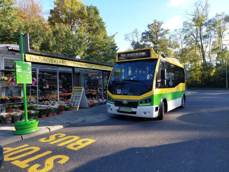 Linia 104 jeździ już po cmentarzu. Znamy pierwsze opinie mieszkańców [SONDA] Radio Zachód - Lubuskie