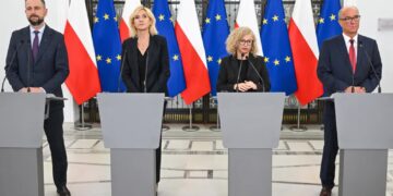 Sekretarz stanu w Kancelarii Prezesa Rady Ministrów Katarzyna Kotula, posłanka PSL Urszula Pasławska, wicepremier, minister obrony narodowej Władysław Kosiniak-Kamysz i wicemarszałek Włodzimierz Czarzasty. Fot. PAP/Radek Pietruszka
