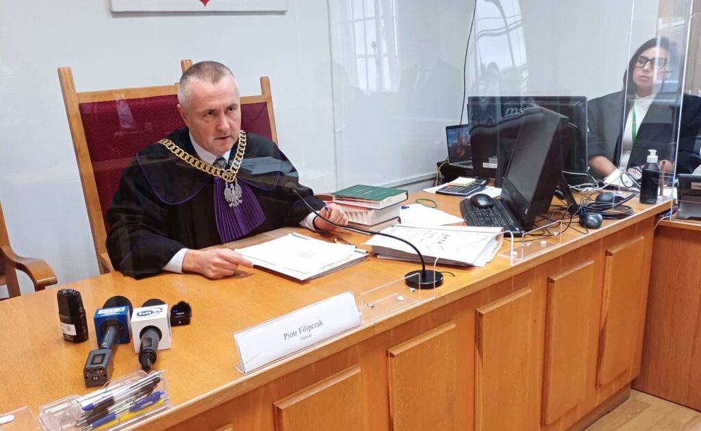 W sądzie w Sulechowie ruszył proces ws. kolizji na drodze S3 z udziałem byłego marszałka Marcina Jabłońskiego. Na zdjęciu sędzia Piotr Filipczak (fot. Piotr Bakselerowicz)