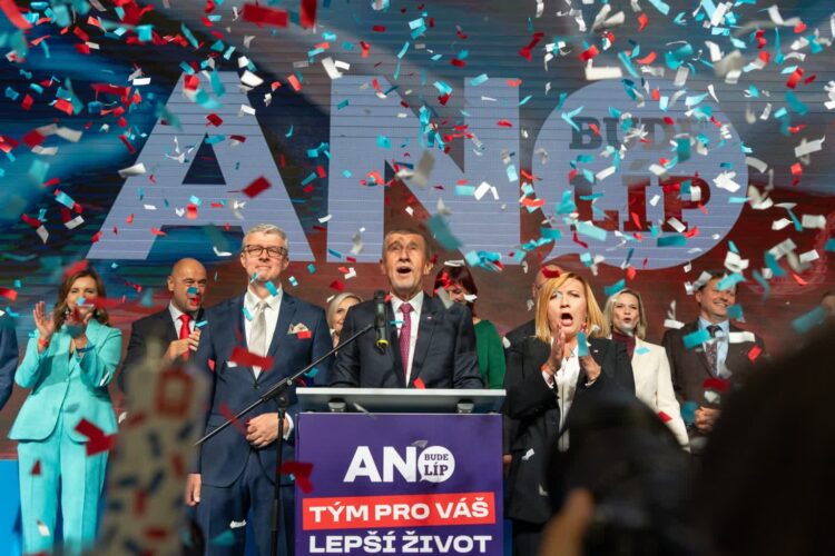 Czechy: trójpartyjna koalicja coraz bliżej 9 Wieczór wyborczy w Czechach. Ruch ANO Andreja Babisza celebruje zwycięstwo (FB/AndrejBabis)