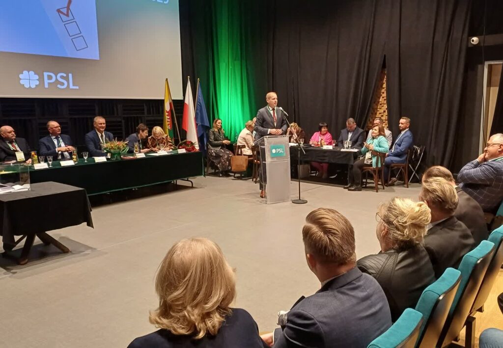 Łukasz Porycki przemawia po wyborze na prezesa lubuskich struktur PSL (fot. Piotr Bakselerowicz)