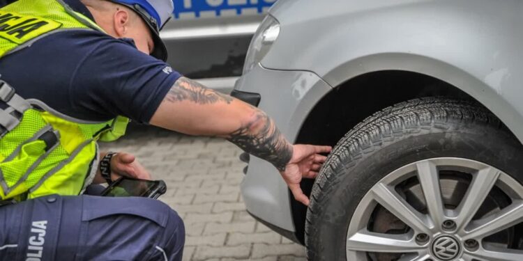 Kiedy i czy trzeba zmieniać opony z letnich na zimowe? Policja mówi jasno Radio Zachód - Lubuskie
