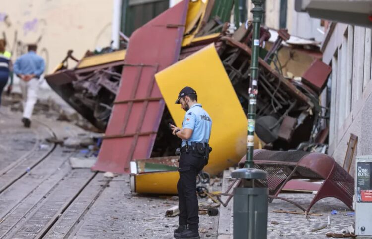 Katastrofa Glorii. Kolejka była wyposażona w niewłaściwą linę 9 Miejsce wypadku Fot. PAP/EPA/TIAGO PETINGA