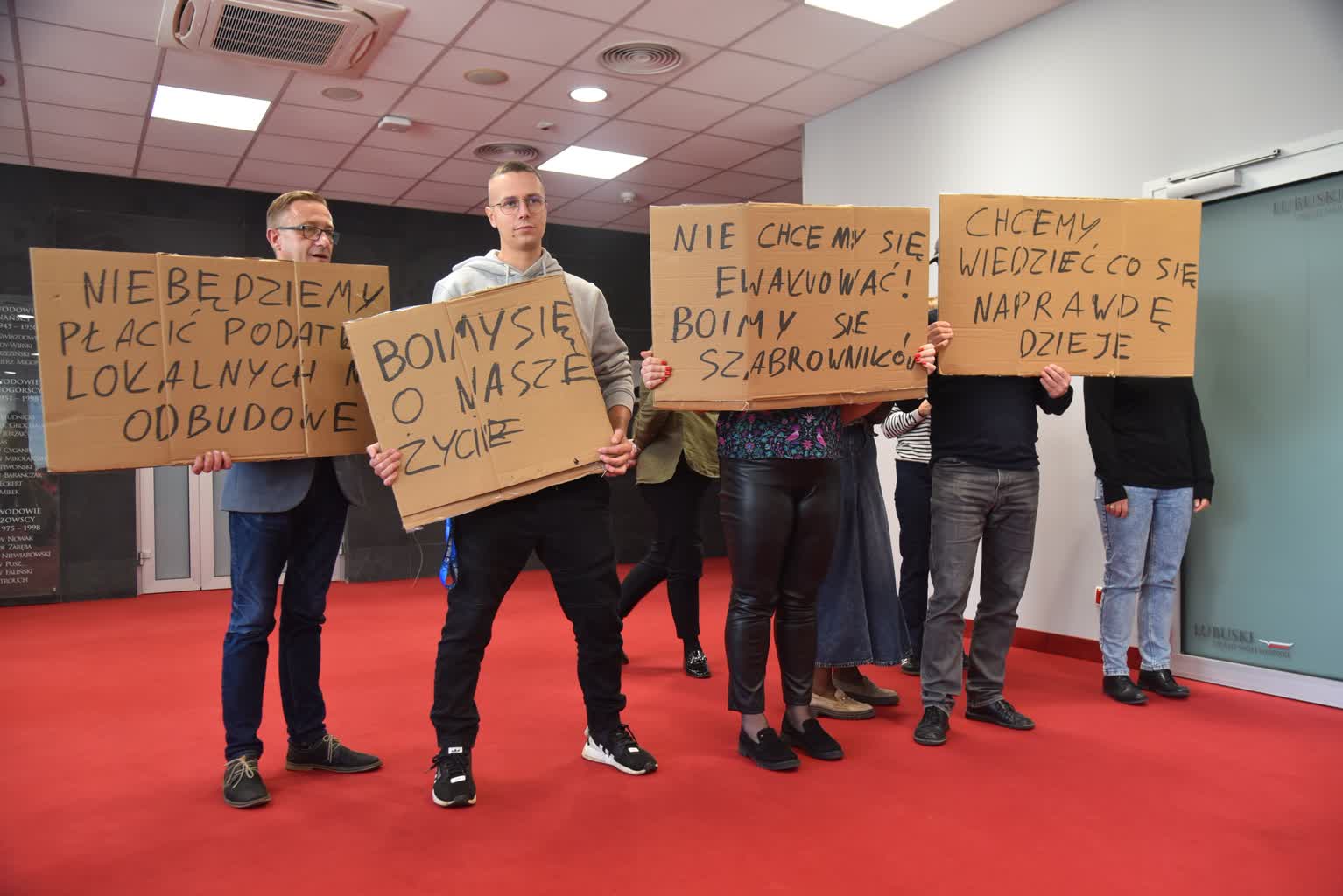 Gry decyzyjne w LUW. Pojawili się protestujący