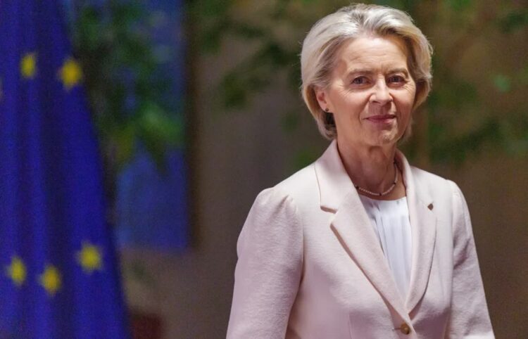 Parlament Europejski odrzucił kolejne wnioski o wotum nieufności wobec von der Leyen 9 Ursula von der Leyen Fot. PAP/EPA/OLIVIER MATTHYS