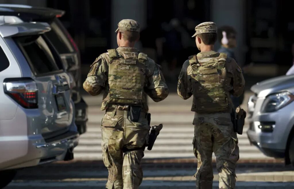 Członkowie Gwardii Narodowej USA. Fot. PAP/EPA/WILL OLIVER