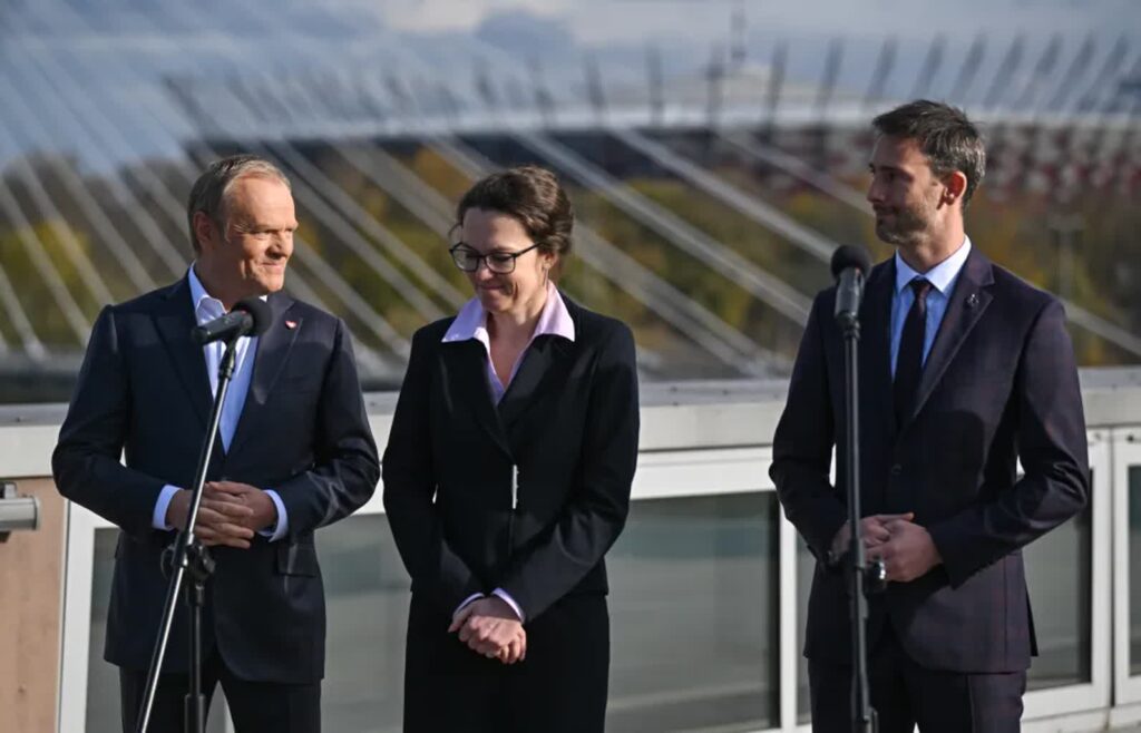 Premier Donald Tusk, prezes POLSA Marta Wachowicz i astronauta ESA Sławosz Uznański-Wiśniewski Fot. PAP/Radek Pietruszka