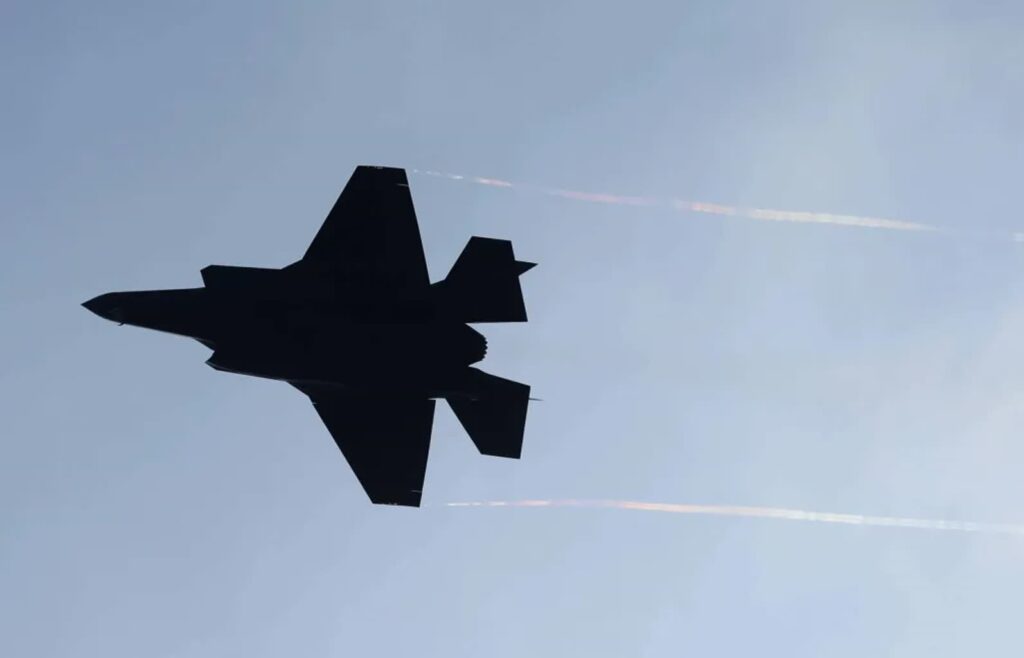 Izraelski samolot. Fot. EPA/ABIR SULTAN