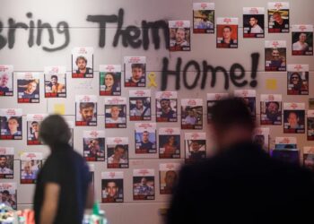 Zakładnicy Hamasu (zdjęcie ilustracyjne). Fot. EPA/CLEMENS BILAN