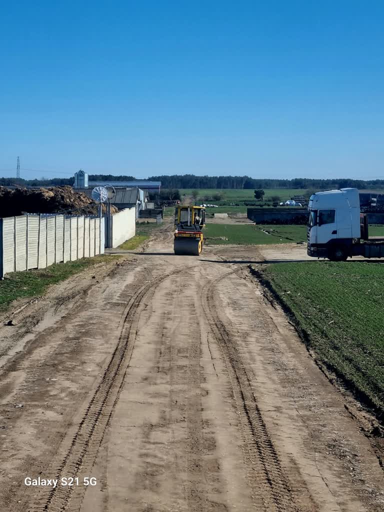 Czekanie na asfalt do Bronikowa